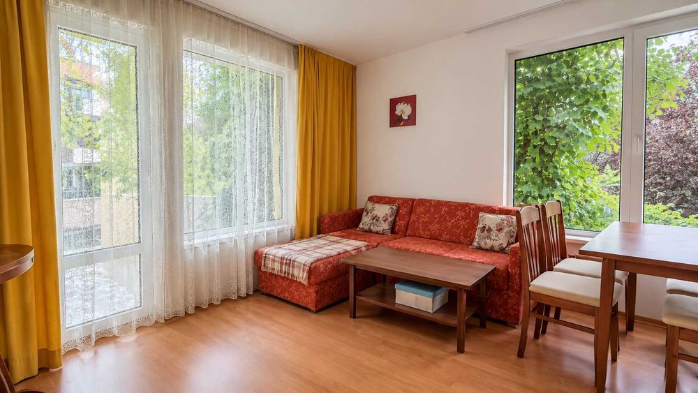 Продава се Двустаен апартамент в к.к. Слънчев бряг - 70 кв.м за 1343 €/кв.м - Снимка #2