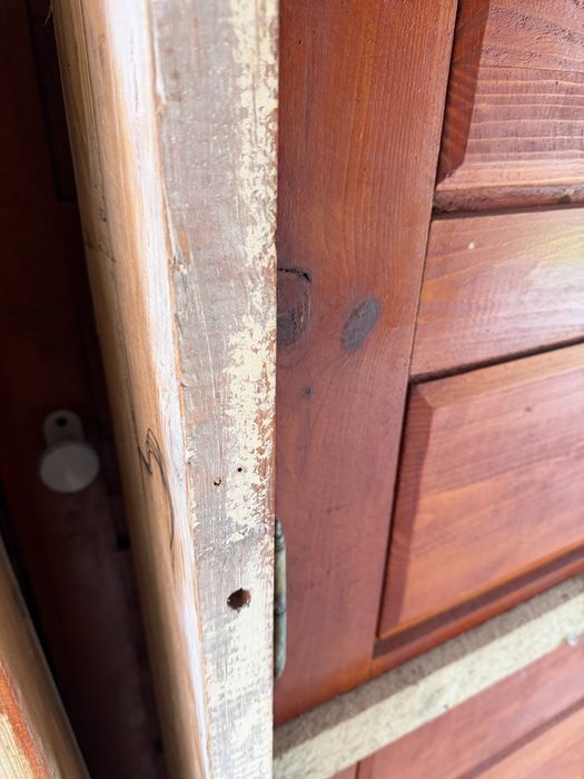 Usi din lemn de brad masiv