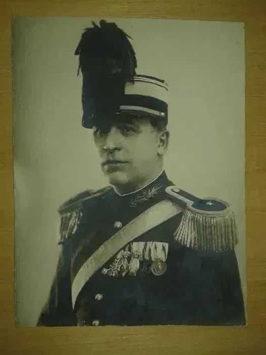 Fotografie interbelica barbat in tinuta militara de gala