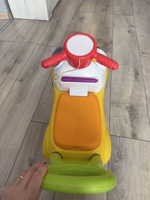 Проходилка кола за бутане на fisher price