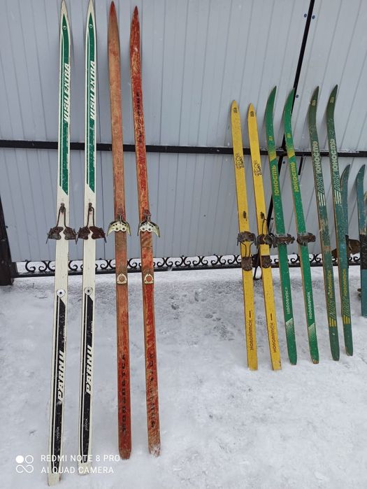 Продам пластиковые лыжи