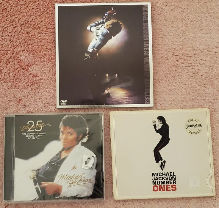 CD uri si DVD uri intacte Michal Jackson