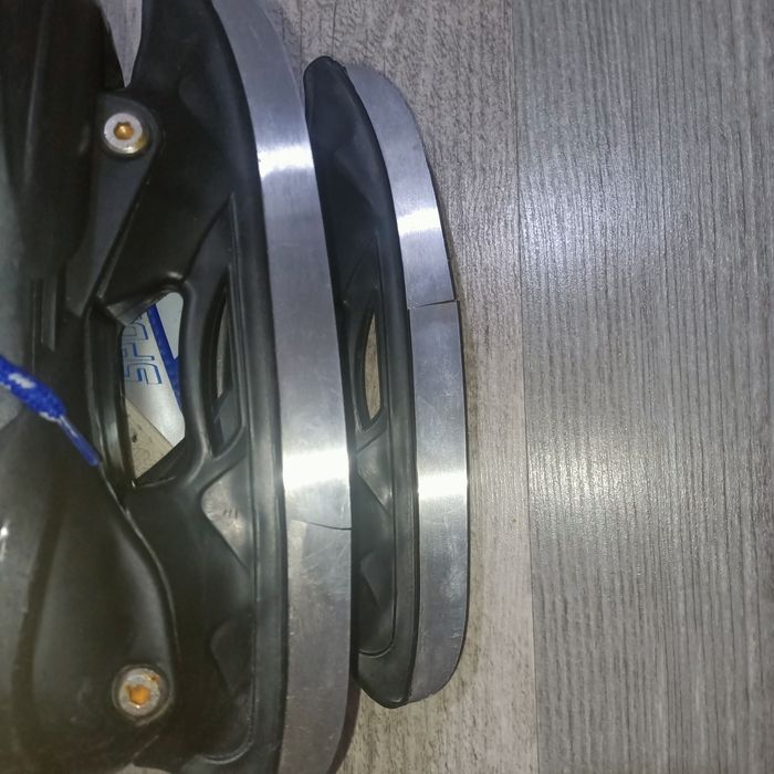 Продам коньки (под ремонт)