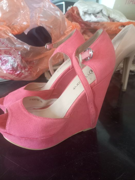 Отдам 2 пары туфель