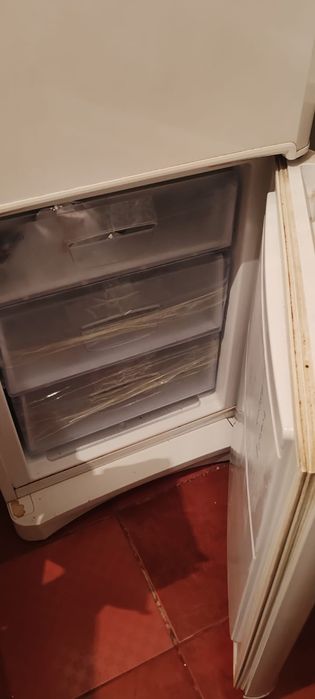 Продам холодильник Indesit