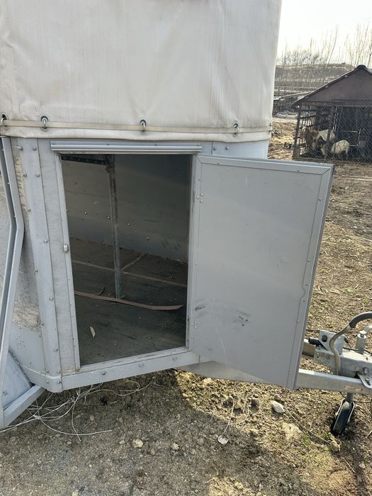 Прицеп-коневозка