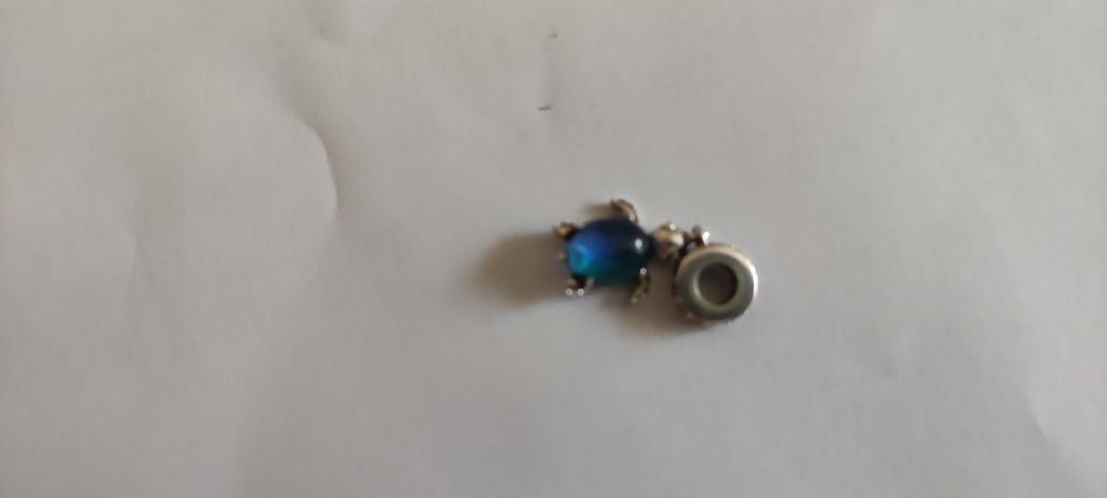 Vând brățară  Pandora cu talismane