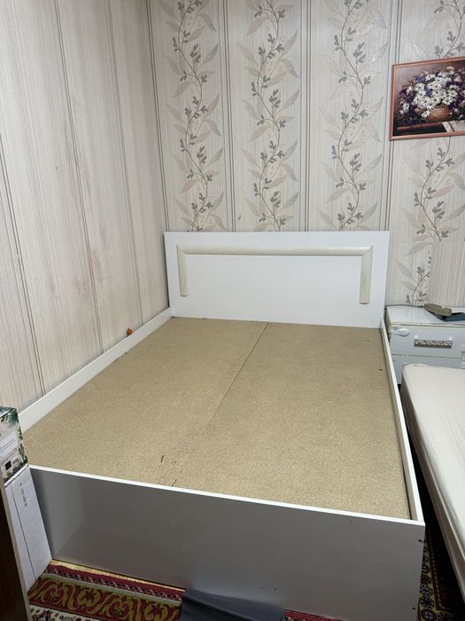 Продам спальную кровать