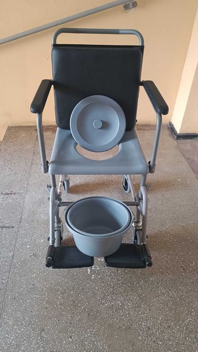 Scaun cu rotile toaleta detasabila