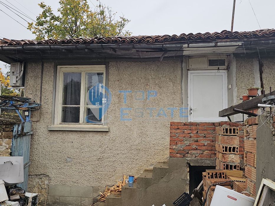 Къща с вътрешна баня с тоалетна в село Драгижево, област Велико Търно