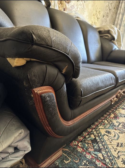 Продам Кожаный диван