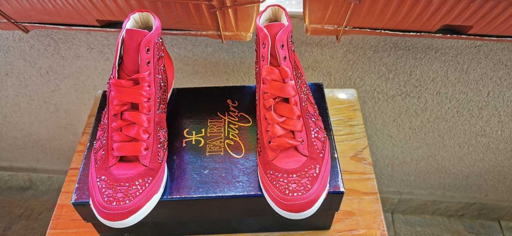 Оригинални маркови дамски кецове / сникърси FABI - 37 номер