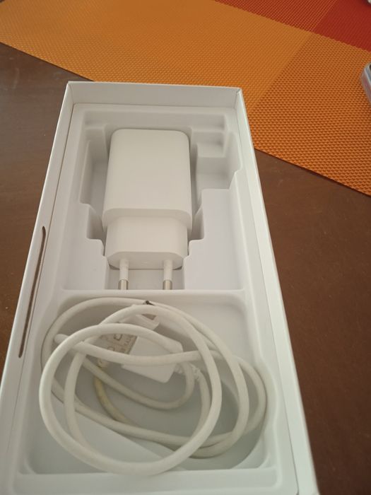 Продаю  мобильный телефон.