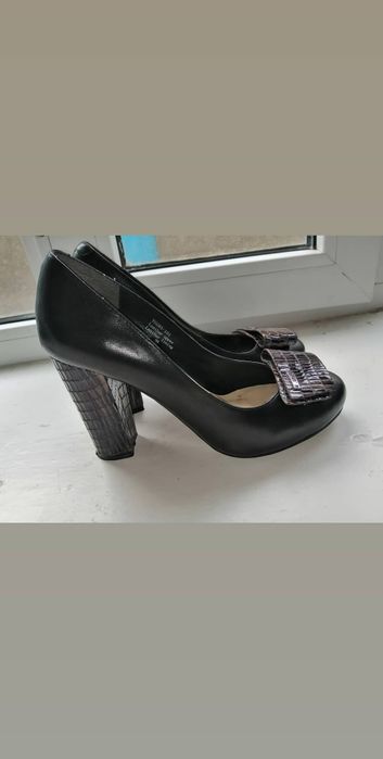 Продам женские туфли