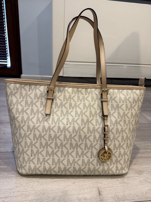 Продавам чанта Michael kors