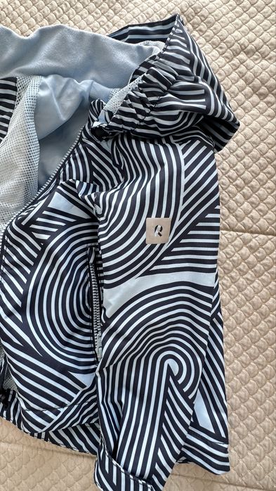 Продам ветровку от Reima