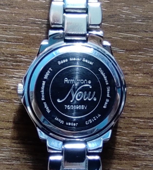Женские часы Armitron Now