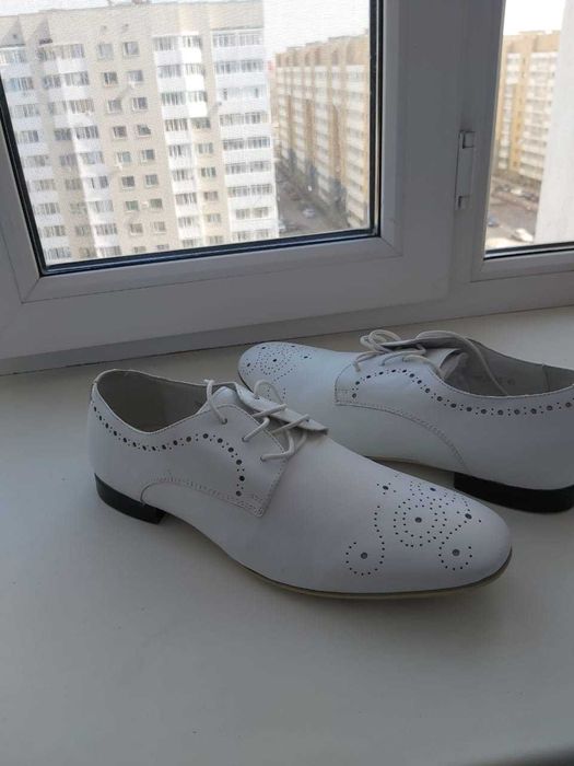 Белые мужские кожанные туфли