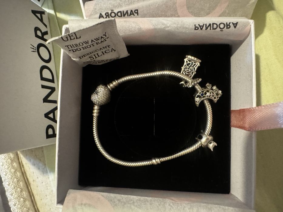 Гривна и колие на PANDORA