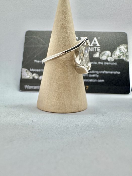 Сребърен пръстен с мойсанит (Диамант) 2.5 карата