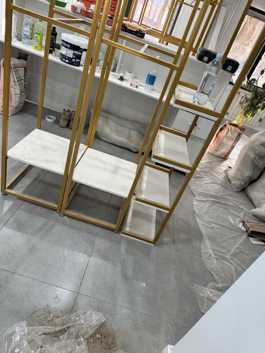 Стилажи 7 штук болшие 3 маленькие ширина 1.40 высота 2,25 м, ресепшен