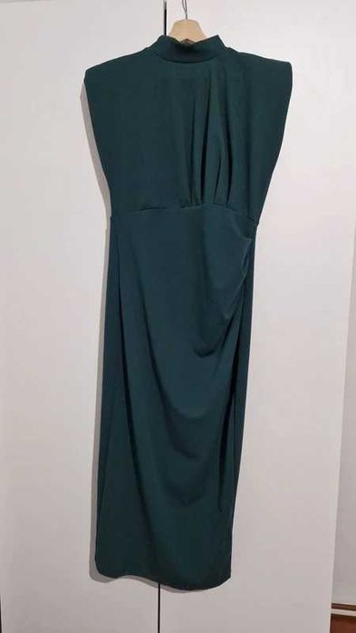 Rochie marimea 40, noua cu eticheta
L / 40 / 12·Nou cu etichetă
