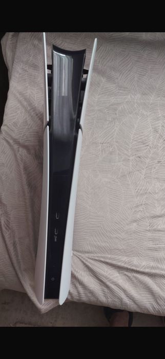 Vând PlayStation 5