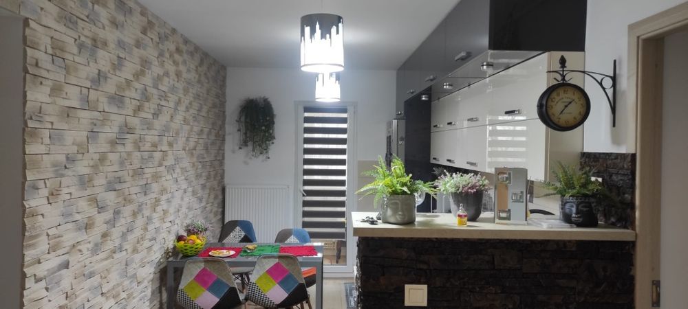 Apartament 3 camere Malul rosu