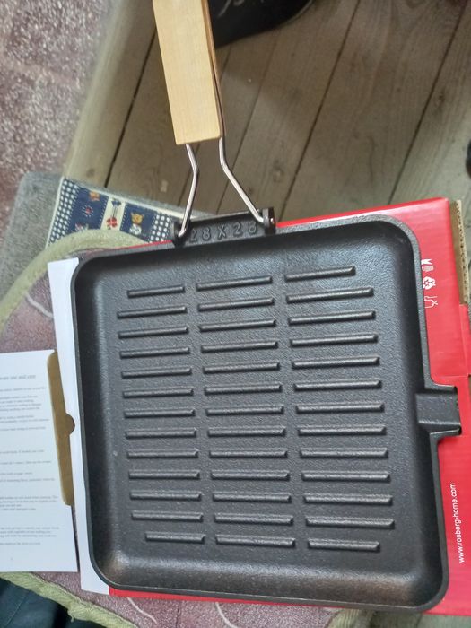 Tigaie Grill fontă 24 x 24 cm Promo 49 Lei 28 x 28 /76 lei