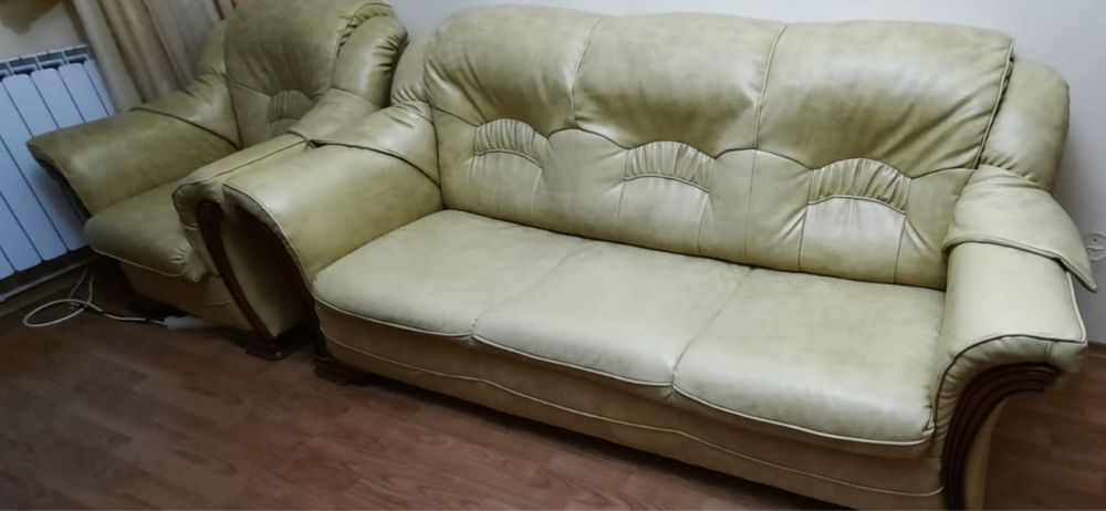 Canapea si fotolii din piele ecologica.