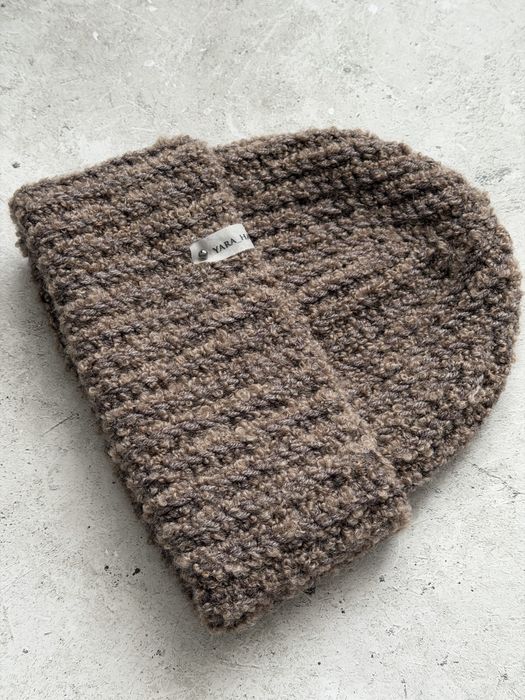 шапки ручной работы.