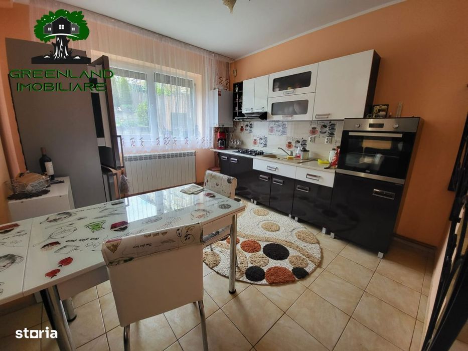 Casa + spatii comerciale, 350 mp, teren 580 mp, Tatarasi (la BULEVARD)