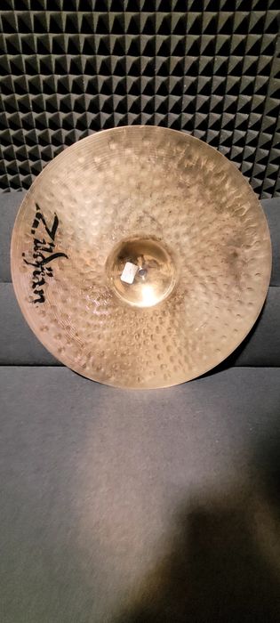 Продавам Zildjan crach 18    Z3
