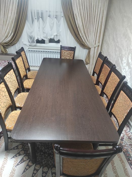 Стол с стулиями в комплекте