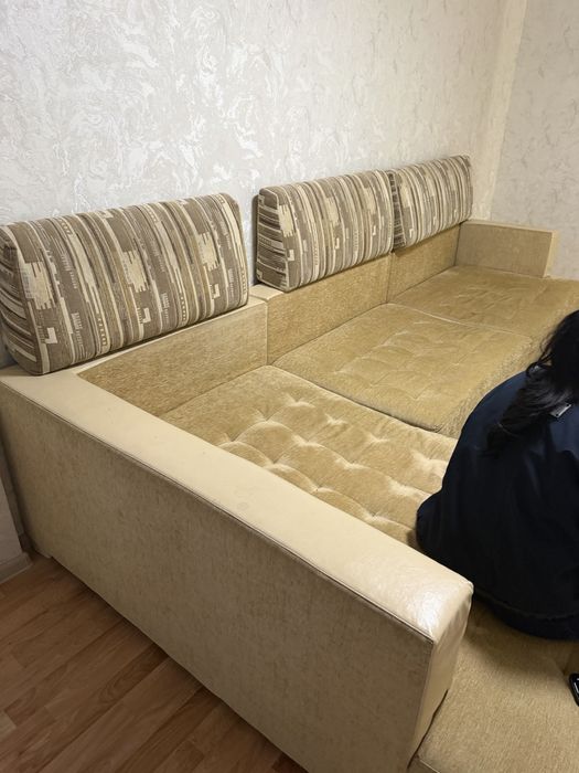 Диван  состаяние жаксы