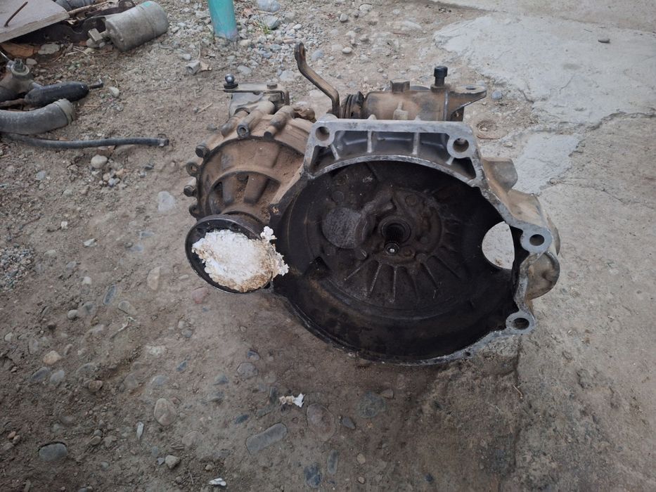 Продается каробка на гольф3 объем 2.0