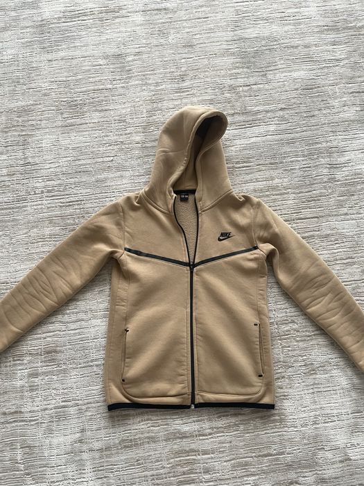 Nike tech fleece бежевого цвета