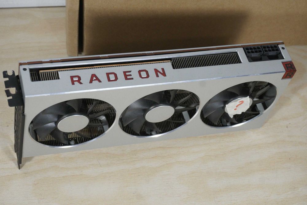 Radeon VII 16GB HBM2 AMD Radeon видеокарта (има забележки)/вкл. ДДС