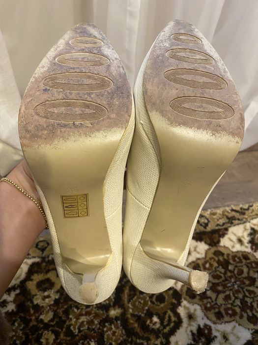 Megias високи токчета