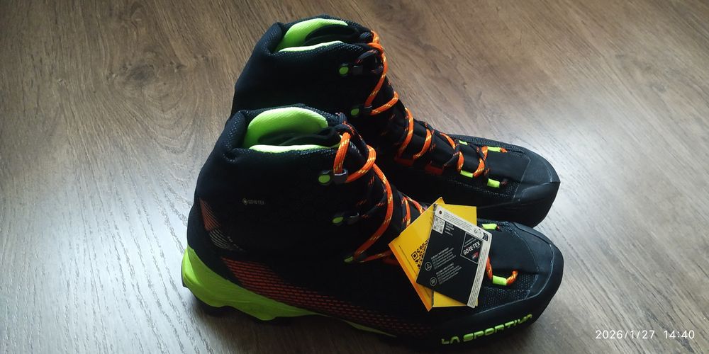 La Sportiva Aequilibrium ST GTX Carbon/Lime Punch