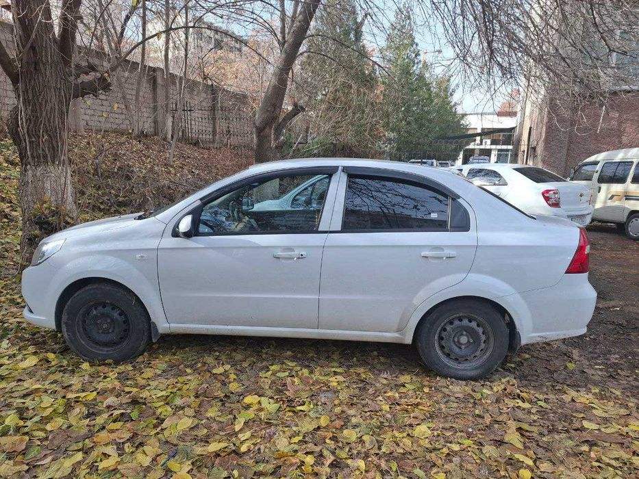 автомобил Nexia 3