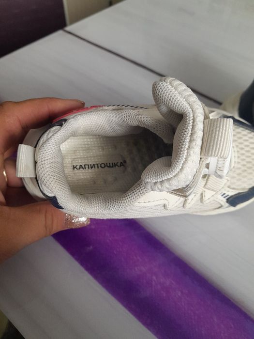 Продам детские кроссовки