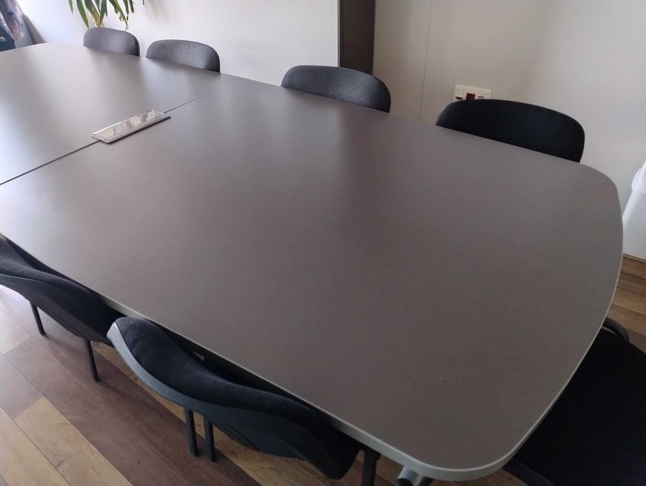 Конферентна маса със столове