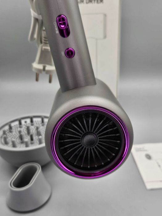 Професионален йонен сешоар 2000W с дифузер и накрайник концентратор