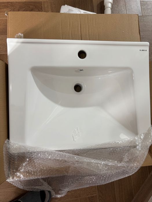 Продам раковину для ванной комнаты Новая с сифоном