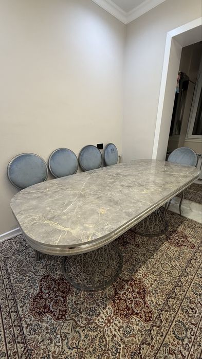 Срочно продам стол со стулями