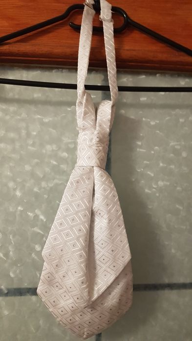 Vand vesta, cravata mire