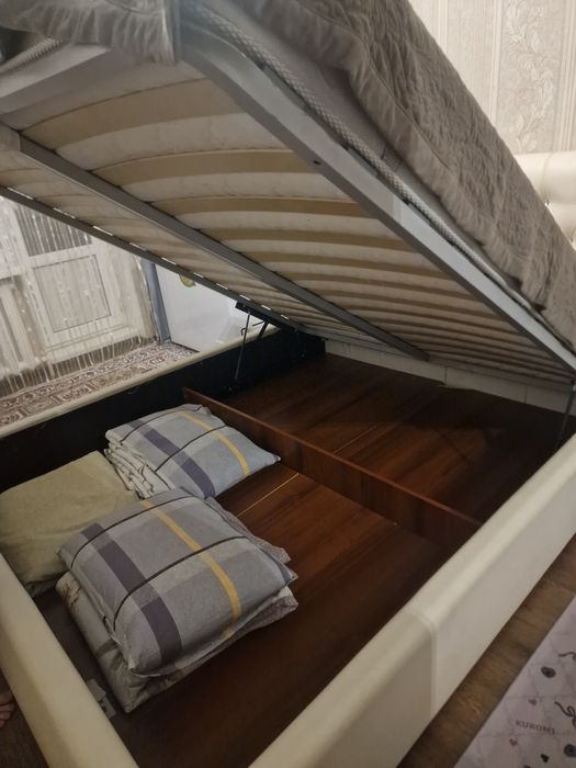 Продам кровать двухспальную