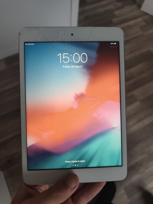 Vând iPad funcționează