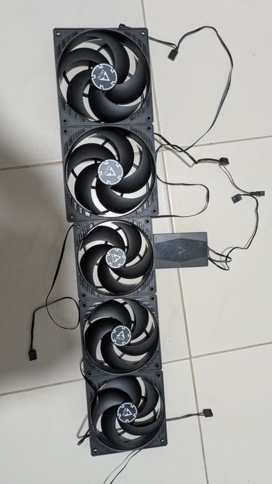 Vand pachet ventilatoare arctic+hub URGENT!!